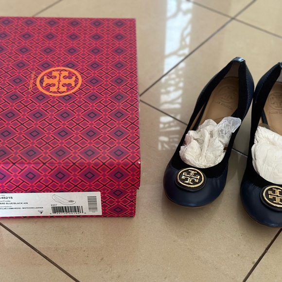 Pre own condition Tory Burch Caroline wedge Claire blue size 7 - Picture 4 of 7